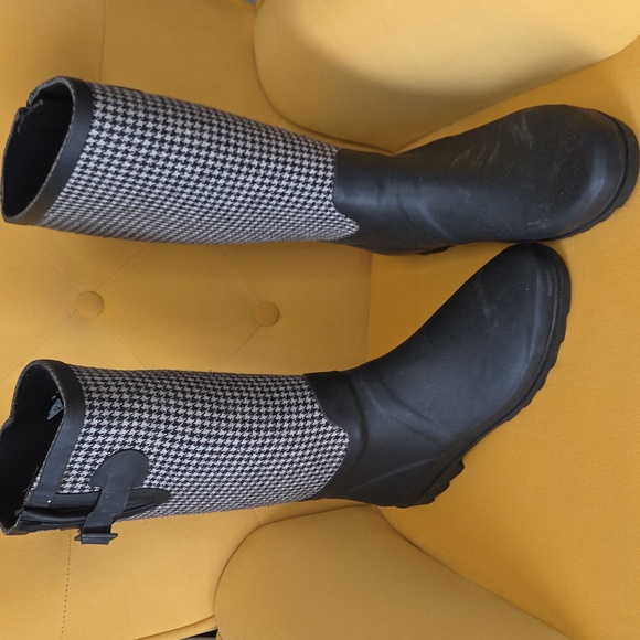 Forever Young Shoes - Stylish Forever Young Black and White Women's Boots Sz 10